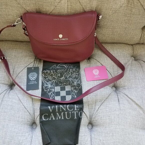 Vince Camuto Handbags - Vince Camuto Crossbody Purse
